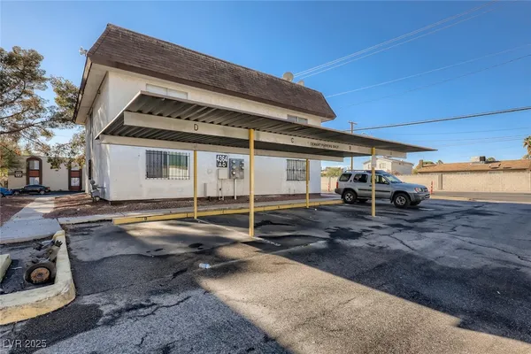 $1,000 | 4364 Tara Avenue, Unit D, Las Vegas, NV 89102