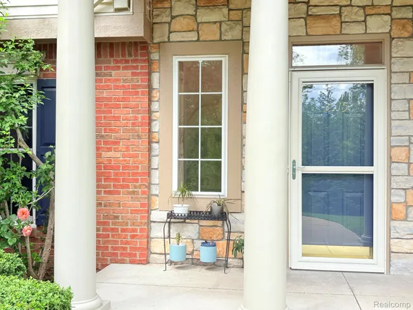 $2,000 | 3515 Oakmonte Boulevard, Unit 77, Rochester, MI 48306