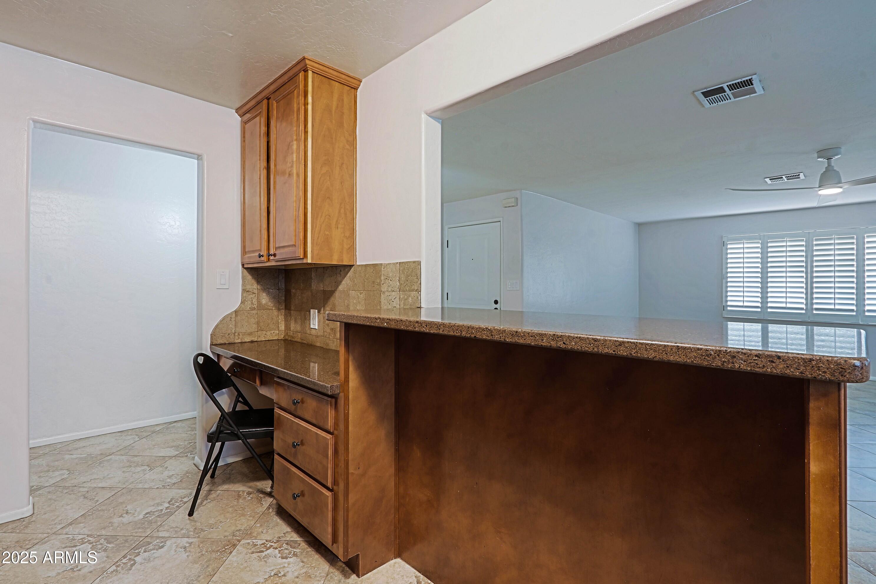 5509 East Cheery Lynn Road, Unit 2E Phoenix, AZ 85018 - Photo 12 of 25 a room with a table and chairs