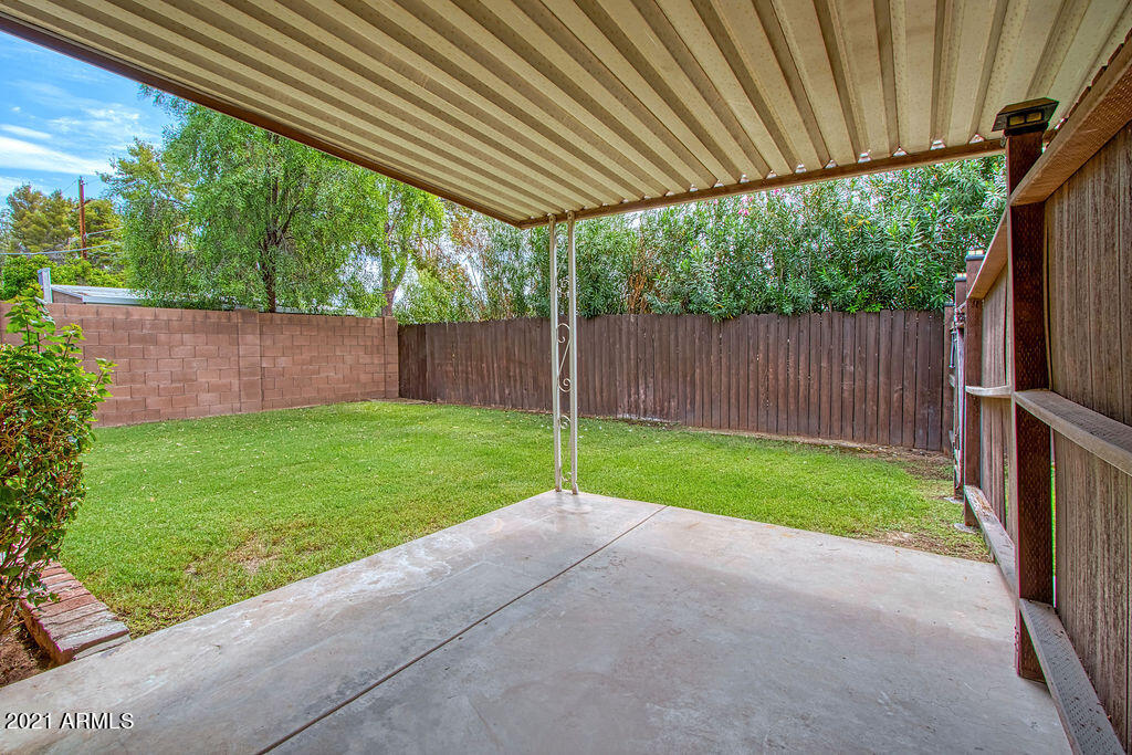 5509 East Cheery Lynn Road, Unit 2E Phoenix, AZ 85018 - Photo 3 of 25 a house with a yard