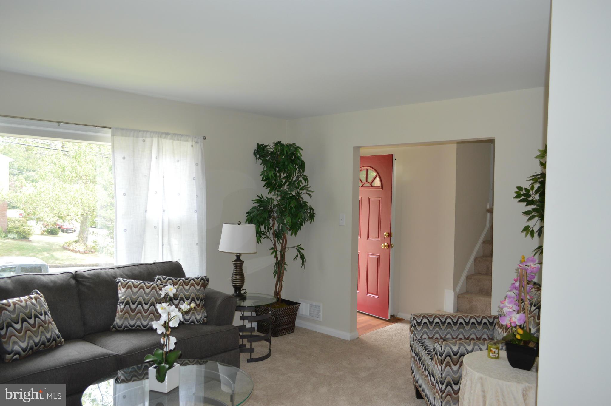 2700 Hughes Road Adelphi, MD 20783 - Photo 11 of 29 Living Room