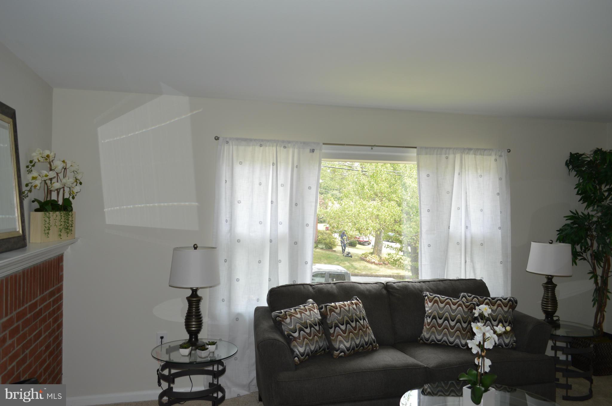 2700 Hughes Road Adelphi, MD 20783 - Photo 13 of 29 Living Room