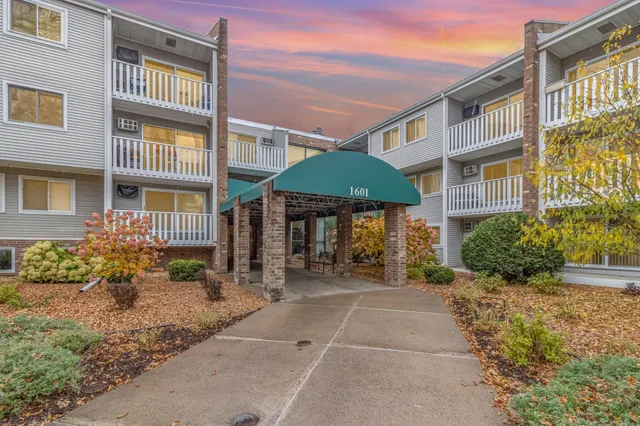 $118,000 | 1601 North Innsbruck Drive, Unit 123, Fridley, MN 55432