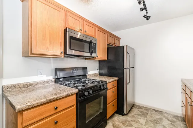 $118,000 | 1601 North Innsbruck Drive, Unit 123, Fridley, MN 55432