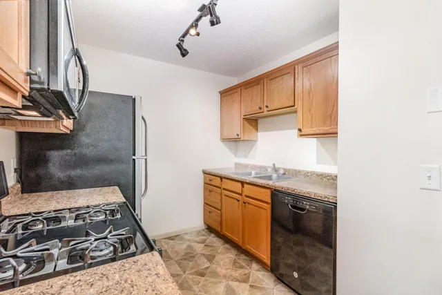 $118,000 | 1601 North Innsbruck Drive, Unit 123, Fridley, MN 55432