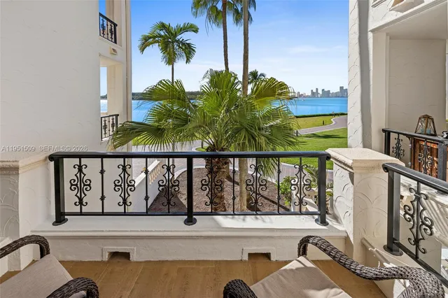 $4,400,000 | 2225 Fisher Island Drive, Unit 3205, Miami Beach, FL 33109
