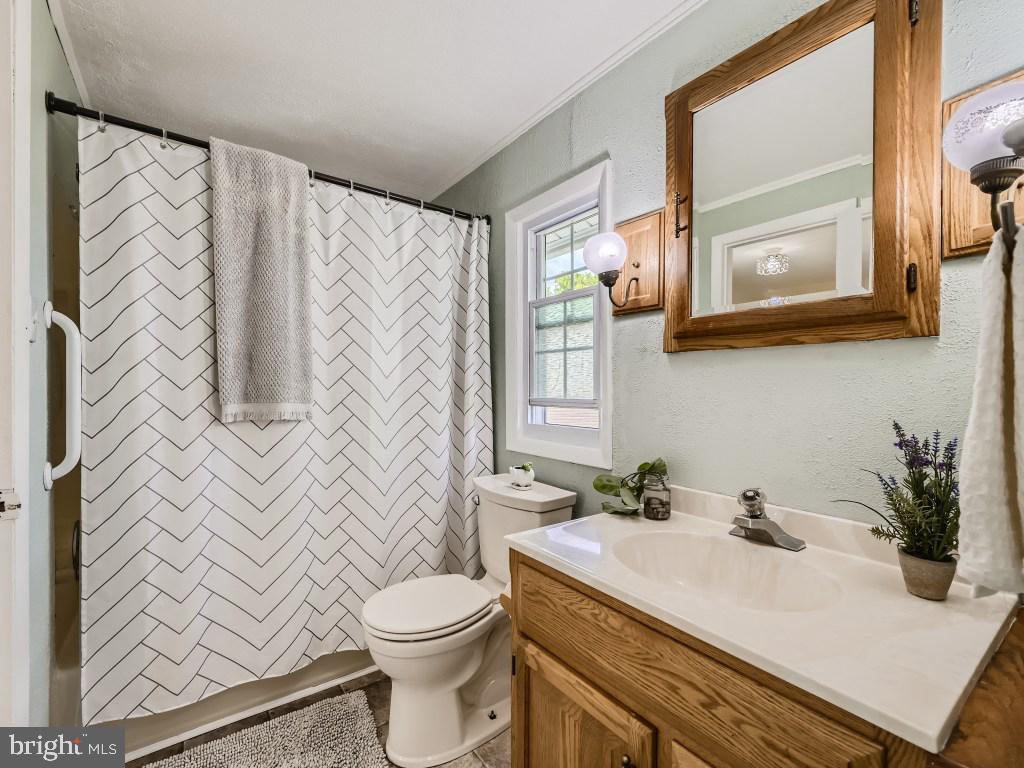 9019 Tammy Road Baltimore, MD 21236 - Photo 12 of 23 Primary/hall bath.
