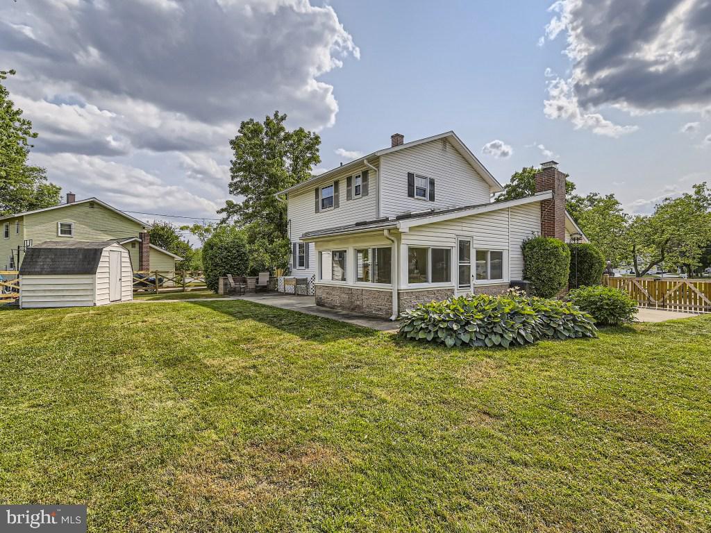 9019 Tammy Road Baltimore, MD 21236 - Photo 3 of 23 Lovely, private, fenced oasis.