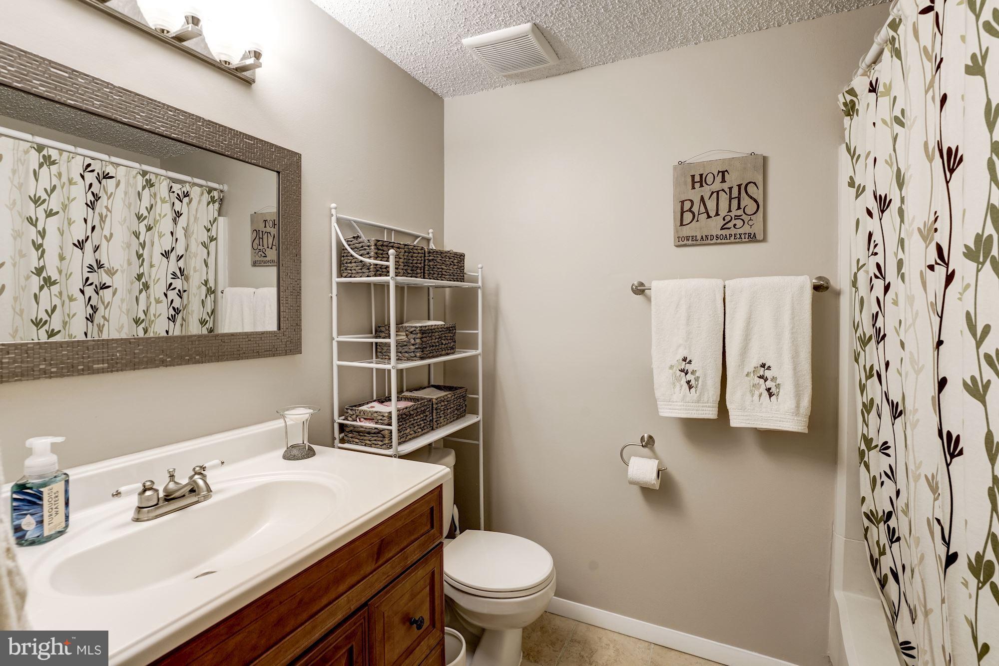 5826 Canvasback Road Burke, VA 22015 - Photo 21 of 30 Bath