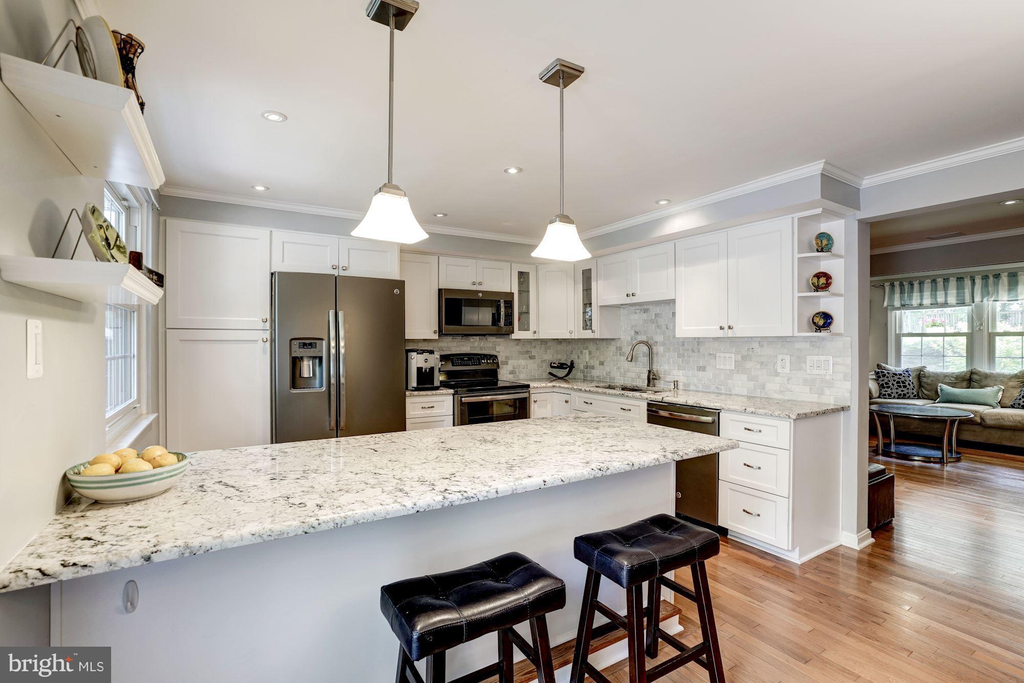 5826 Canvasback Road Burke, VA 22015 - Photo 10 of 30 Breakfast counter and large granite peninsula