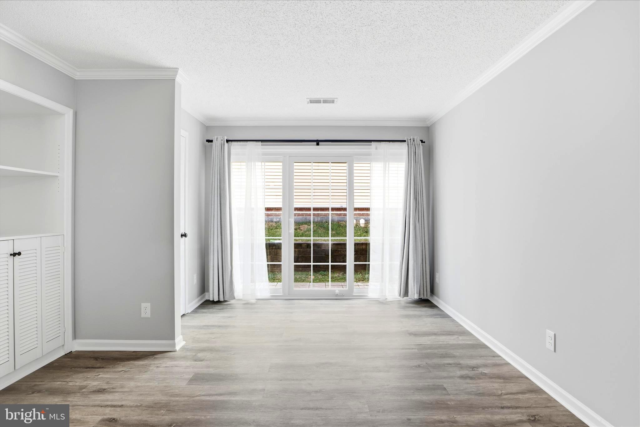 12002 Golf Ridge Court Fairfax, VA 22033 - Photo 6 of 43 Huge Living Area / Combo or Eat front of the Doors