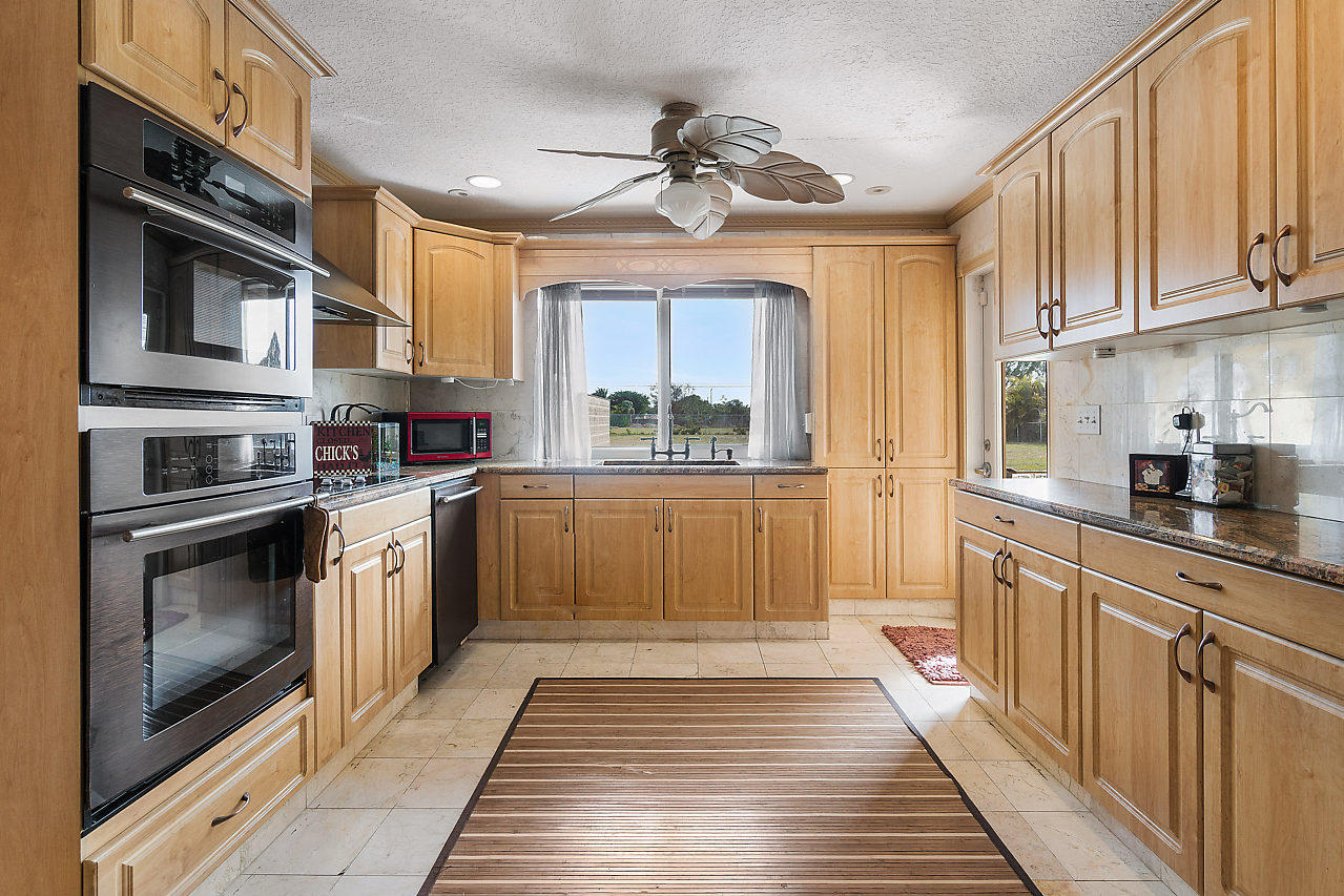 2168 Bermuda Road West Palm Beach, FL 33406 - Photo 13 of 33 Kitchen