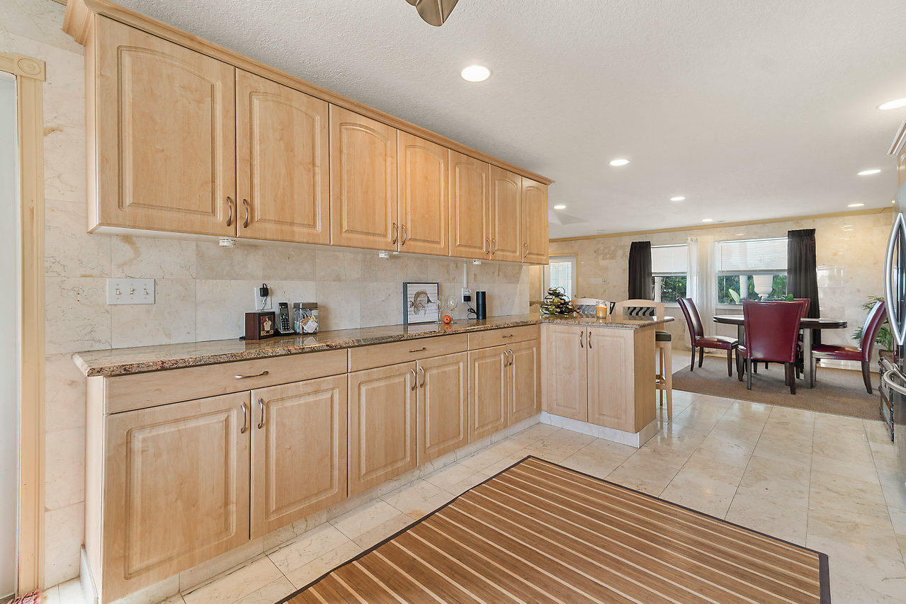 2168 Bermuda Road West Palm Beach, FL 33406 - Photo 15 of 33 Kitchen