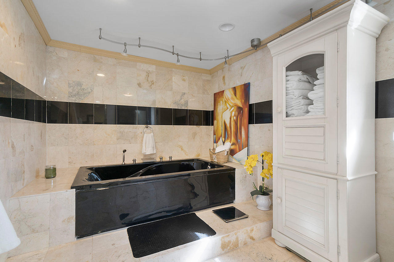 2168 Bermuda Road West Palm Beach, FL 33406 - Photo 20 of 33 Bathroom