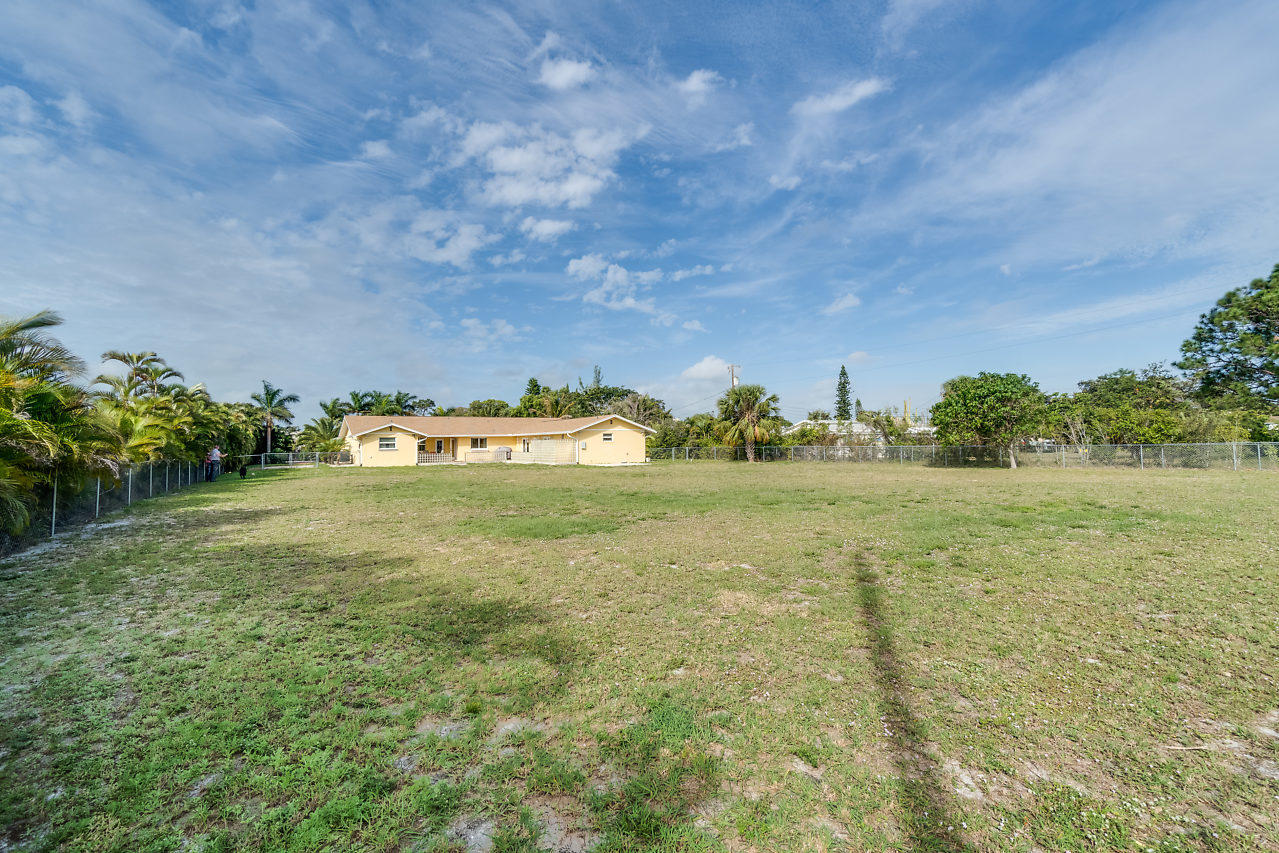 2168 Bermuda Road West Palm Beach, FL 33406 - Photo 25 of 33 Exterior Back