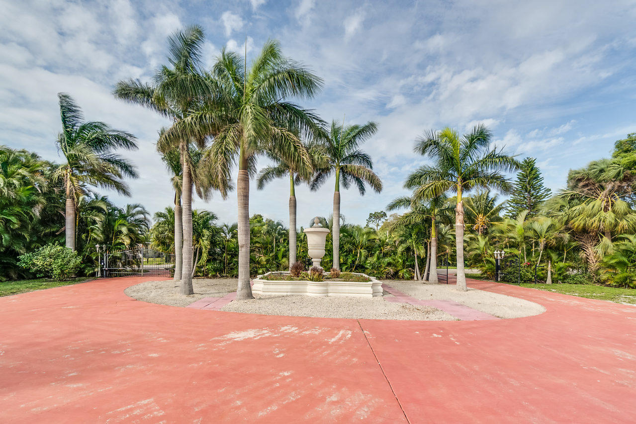 2168 Bermuda Road West Palm Beach, FL 33406 - Photo 3 of 33 Huge Circular Driveway