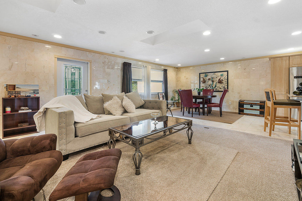 2168 Bermuda Road West Palm Beach, FL 33406 - Photo 4 of 33 Living Room