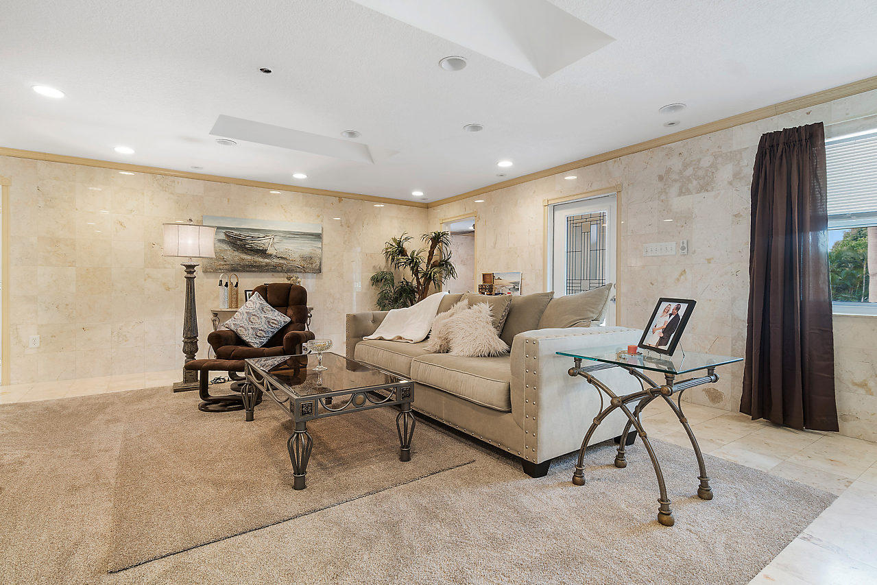 2168 Bermuda Road West Palm Beach, FL 33406 - Photo 5 of 33 Living room