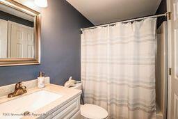 29 Highlands Road Manahawkin, NJ 08050 - Photo 21 of 27 Guest Bath