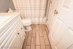29 Highlands Road Manahawkin, NJ 08050 - Photo 22 of 27 Guest Bath
