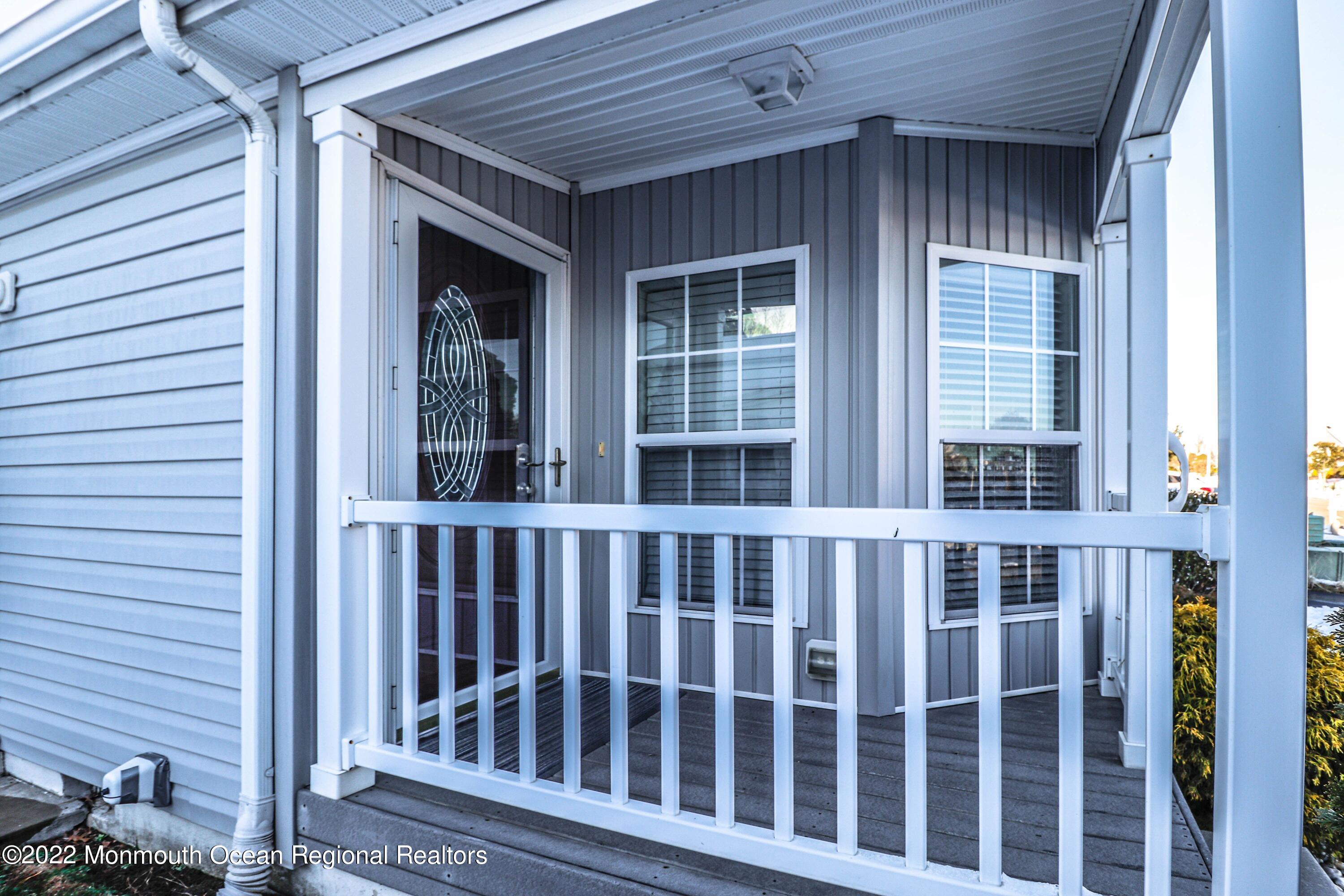 29 Highlands Road Manahawkin, NJ 08050 - Photo 5 of 27 Porch