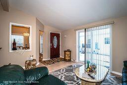 29 Highlands Road Manahawkin, NJ 08050 - Photo 7 of 27 Living Room