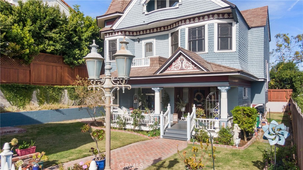 1639 3rd Street Manhattan Beach, CA 90266 - Photo 3 of 33