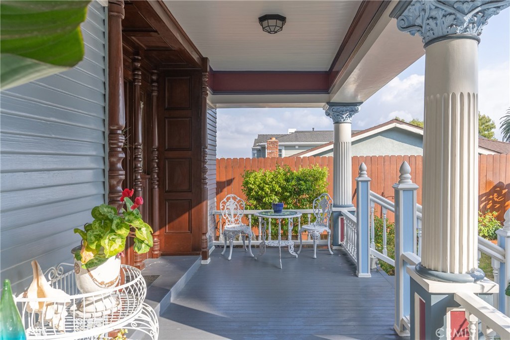 1639 3rd Street Manhattan Beach, CA 90266 - Photo 5 of 33