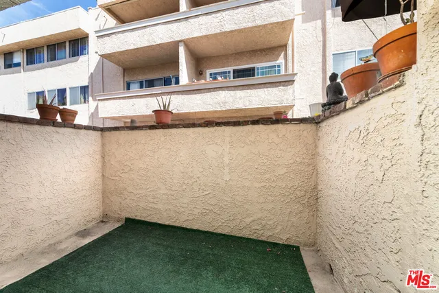 $719,000 | 5139 Balboa Boulevard, Unit 9, Encino, CA 91316