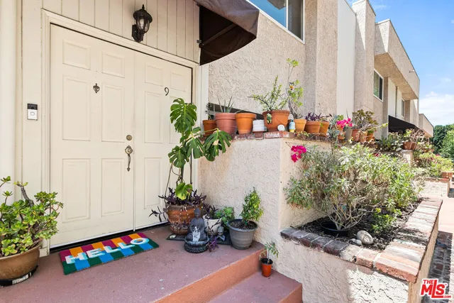 $719,000 | 5139 Balboa Boulevard, Unit 9, Encino, CA 91316