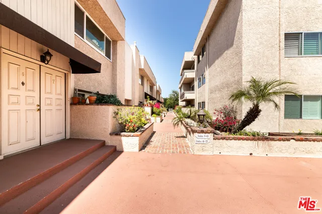 $719,000 | 5139 Balboa Boulevard, Unit 9, Encino, CA 91316