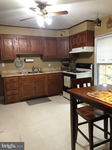 206 Linden Avenue Edgewater, MD 21037 - Photo 6 of 14 Large Kitchen