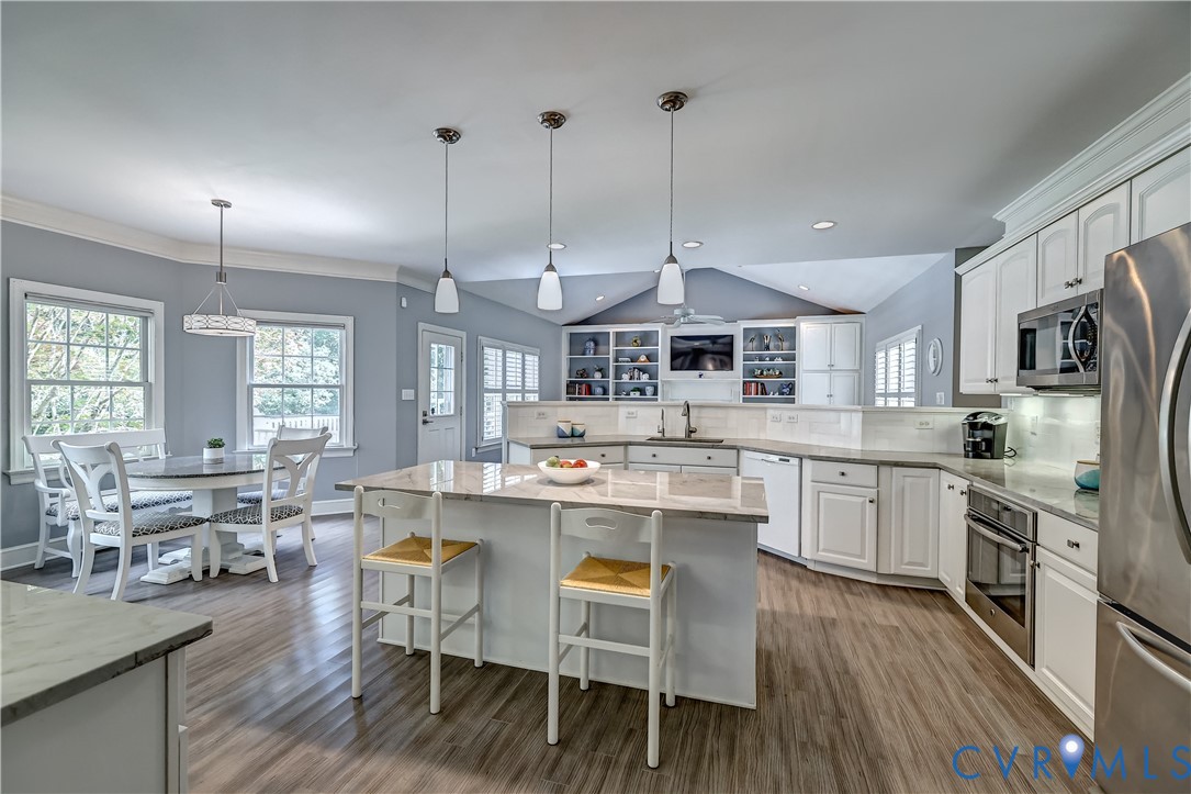 5 Red Fox Road Manakin-Sabot, VA 23103 - Photo 12 of 46 Open concept chef's kitchen- updated appliances, q