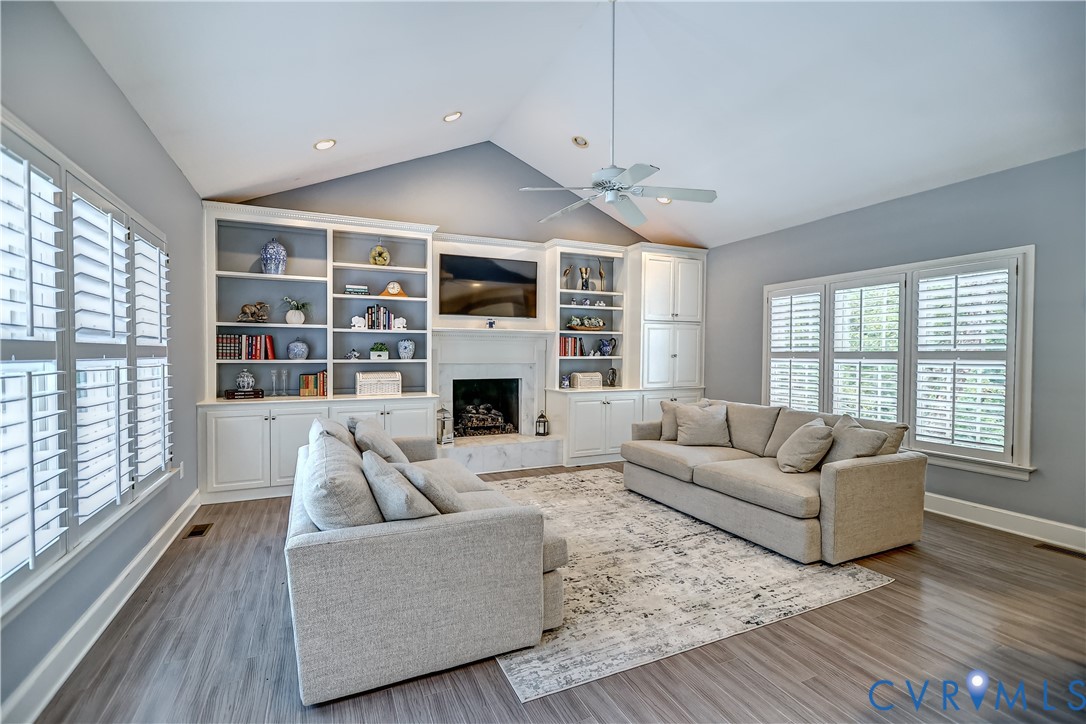 5 Red Fox Road Manakin-Sabot, VA 23103 - Photo 15 of 46 Spacious, light-filled living room with vaulted ce