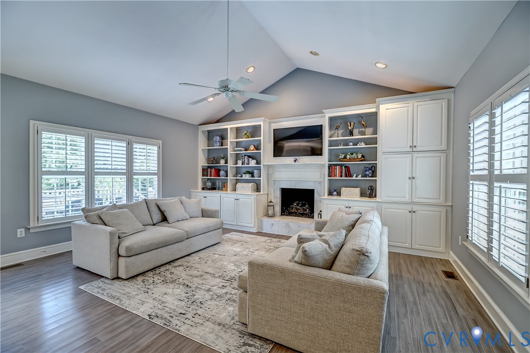 5 Red Fox Road Manakin-Sabot, VA 23103 - Photo 16 of 46 Spacious, light-filled living room with vaulted ce