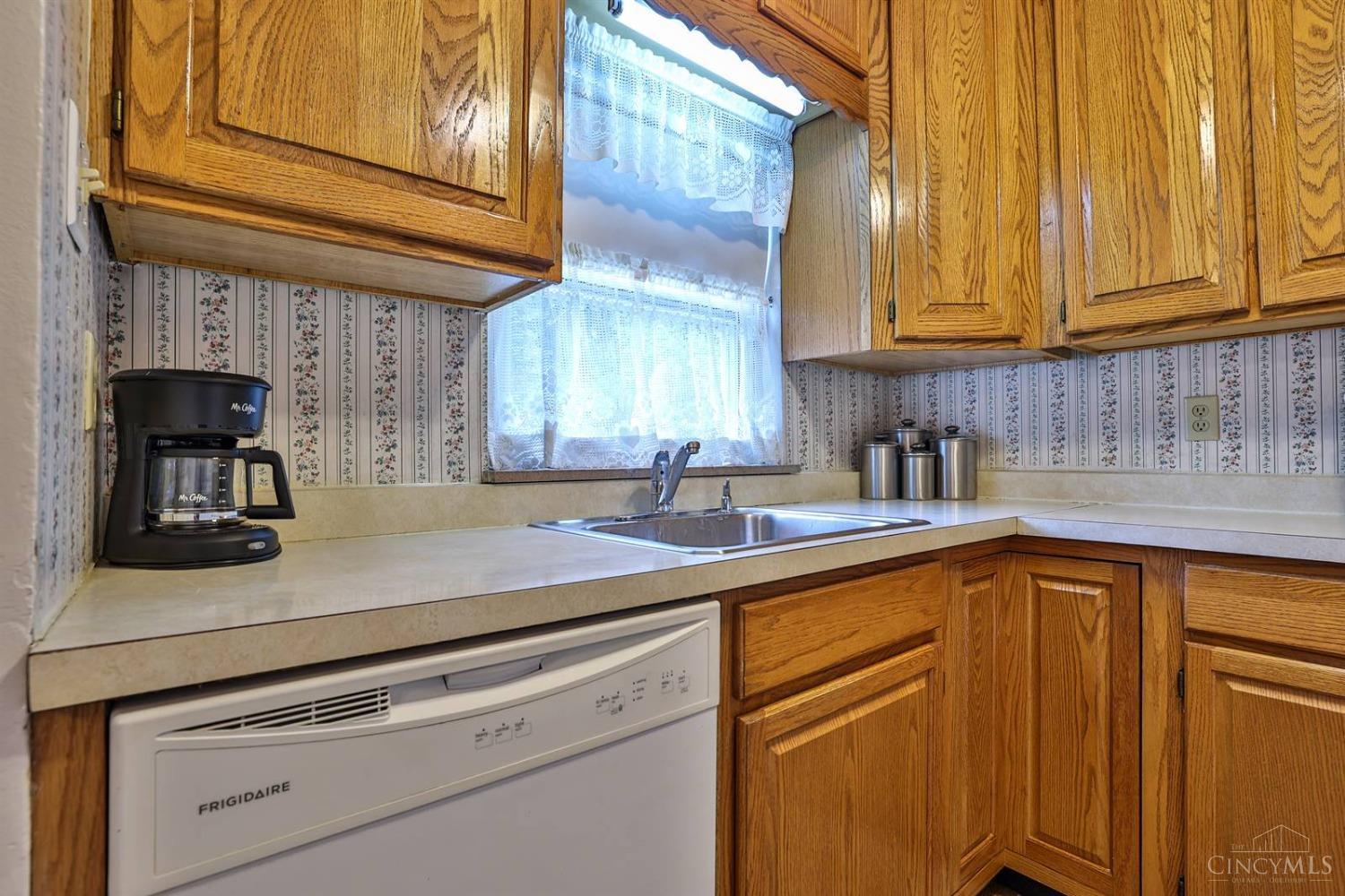 5346 Belclare Road Cincinnati, OH 45247 - Photo 12 of 38