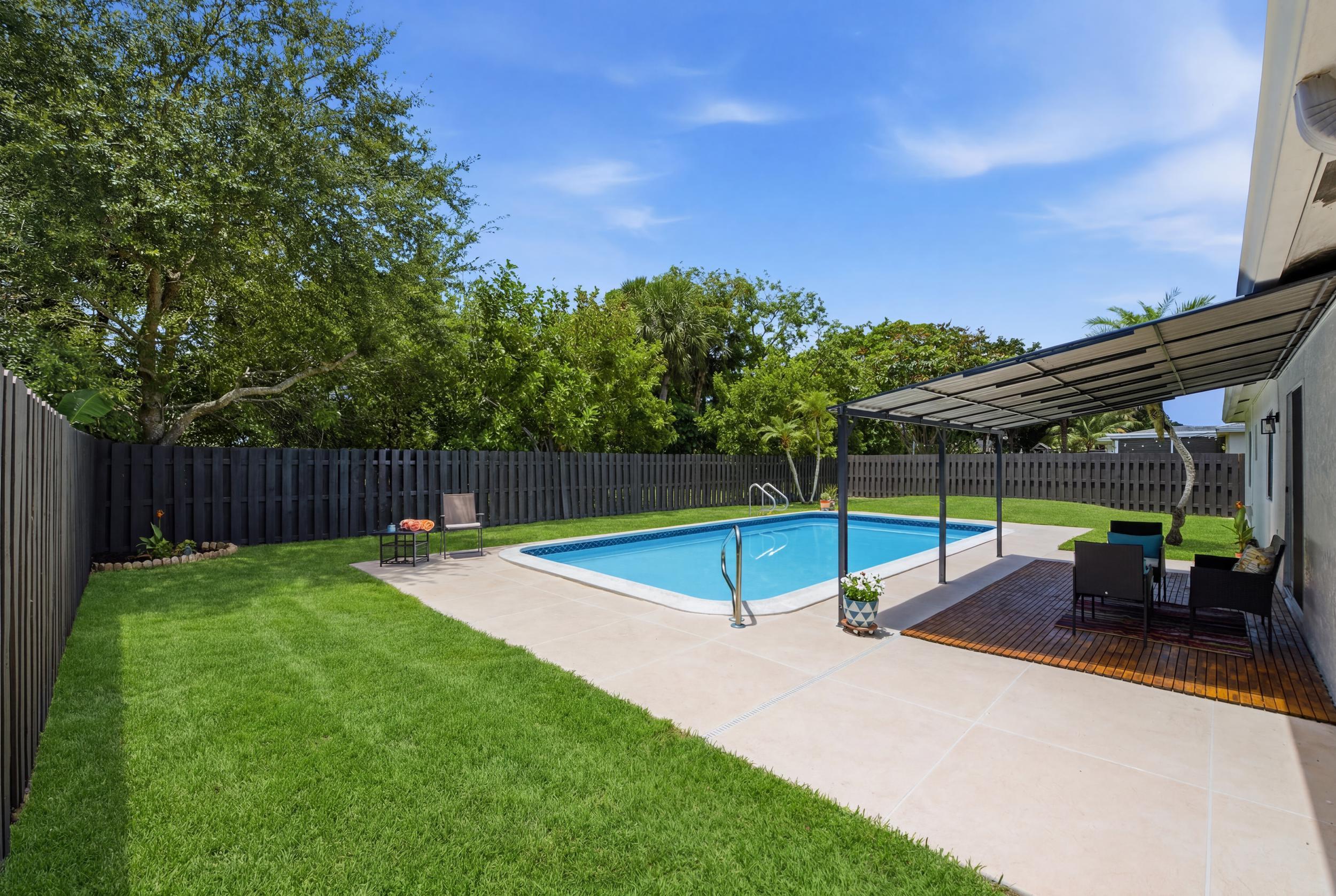 10660 Emperor Street Boca Raton, FL 33428 - Photo 18 of 25 8__dsc394r0_grass_83e1d8c5