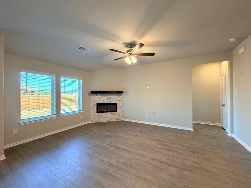 5401 Inwood Drive Denton, TX 76207 - Photo 4 of 21 an empty room with windows and a ceiling fan