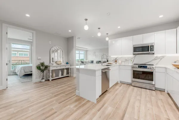 $1,195,000 | 41 Southwest Seminole Street, Unit 410, Stuart, FL 34994