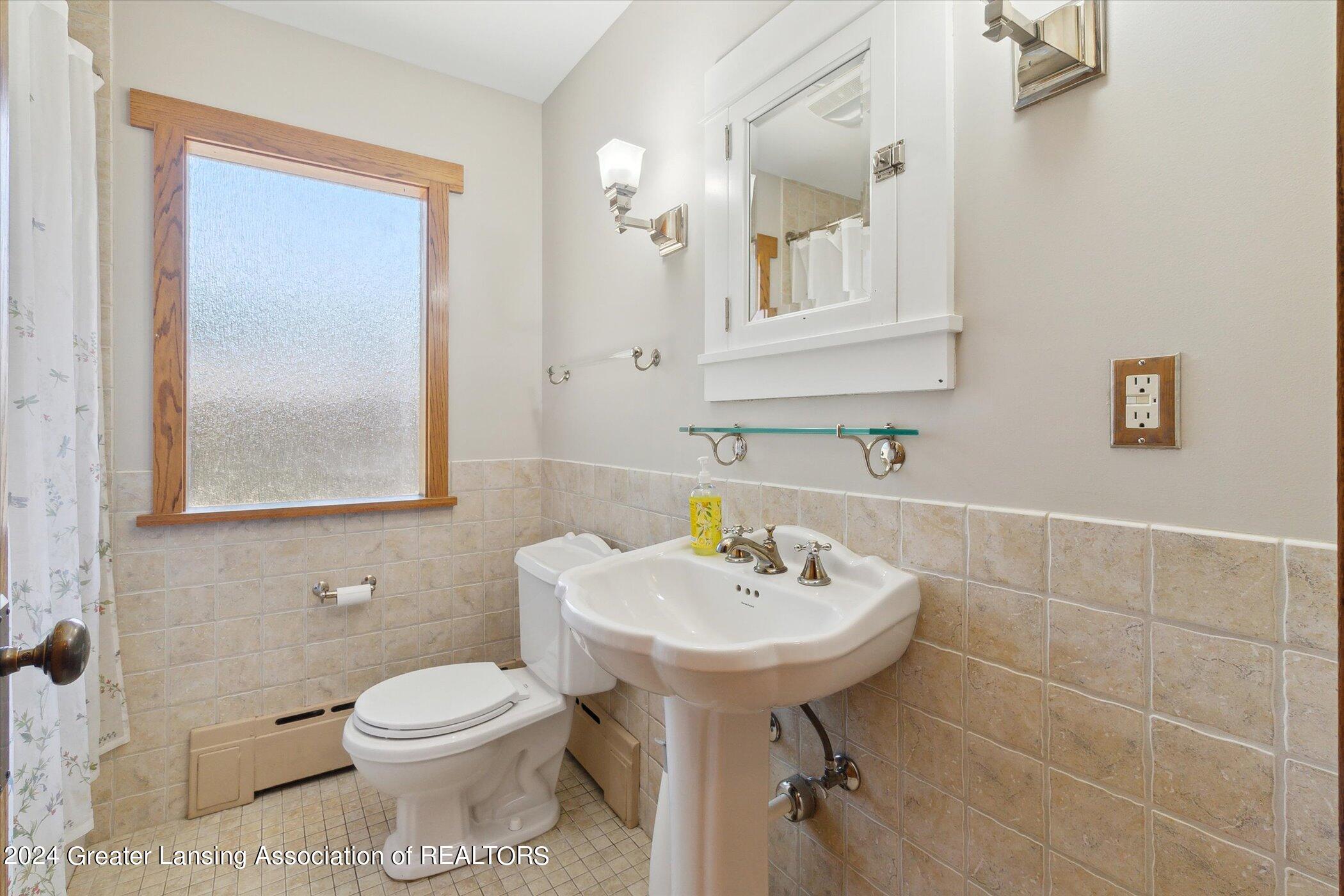 4741 Woodcraft Road Okemos, MI 48864 - Photo 19 of 36 1st Floor full bathroom