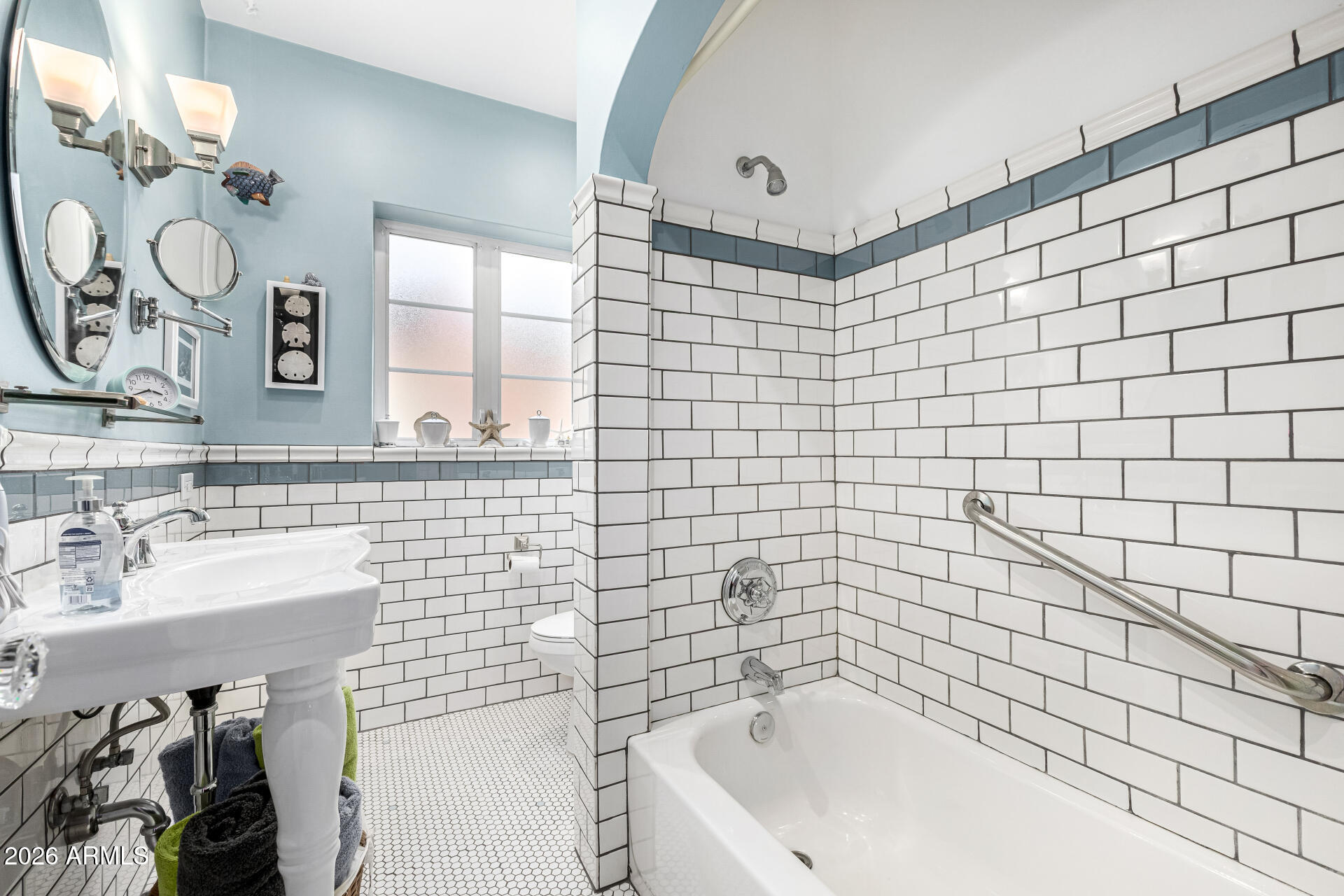 334 West Roma Avenue Phoenix, AZ 85013 - Photo 3 of 51 a bathroom with a bathtub shower sink and mirror