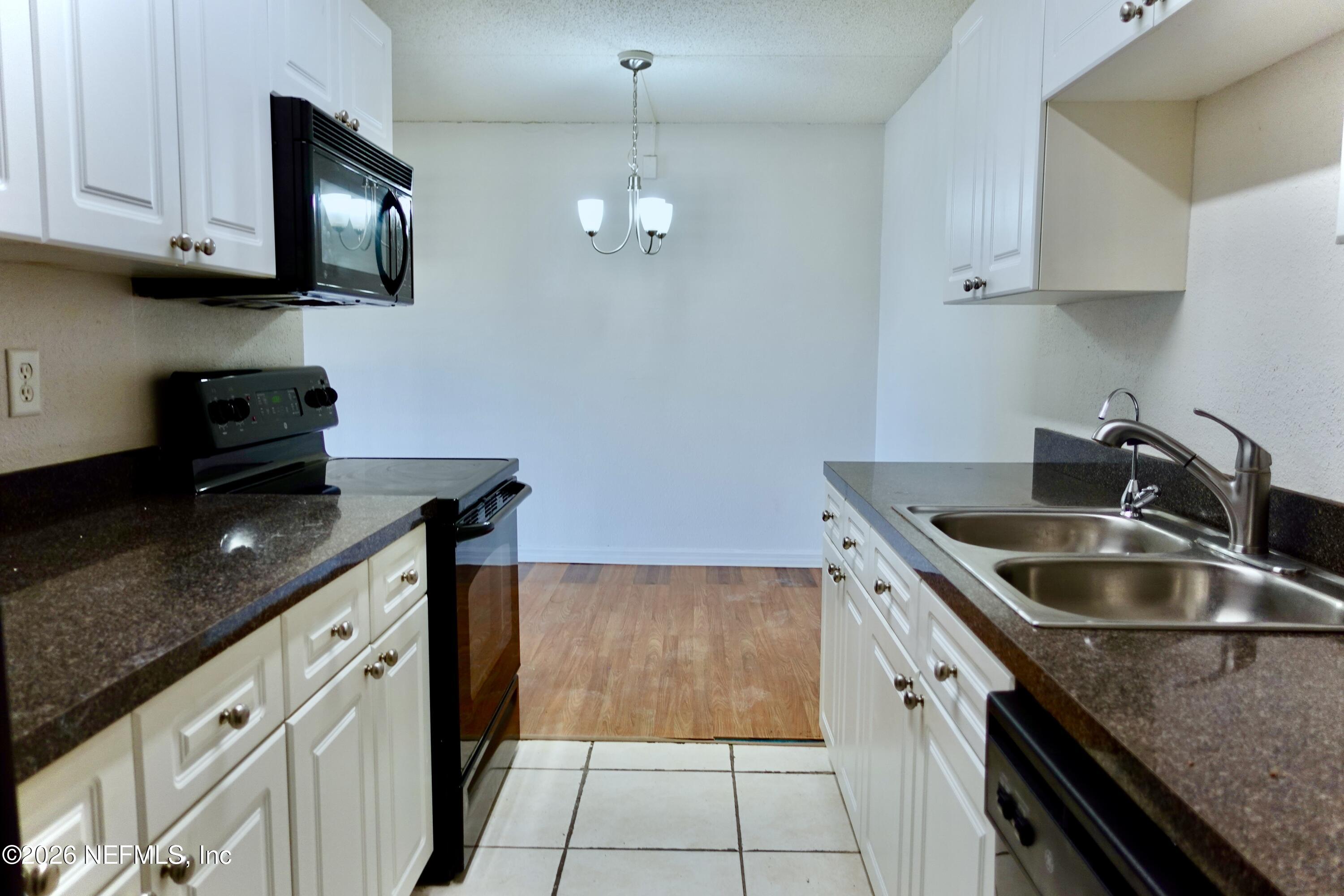 355 Monument Road, Unit 20 D2 Jacksonville, FL 32225 - Photo 4 of 14 Kitchen