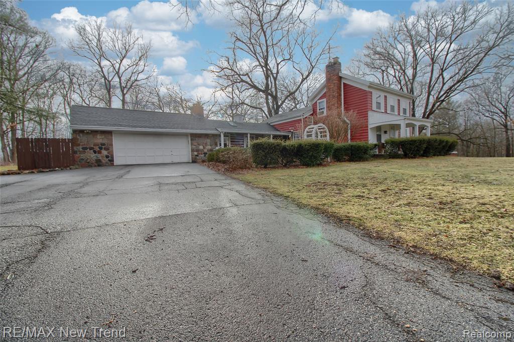 2470 Chilson Road Howell, MI 48843 - Photo 3 of 45 Gallery Image 3