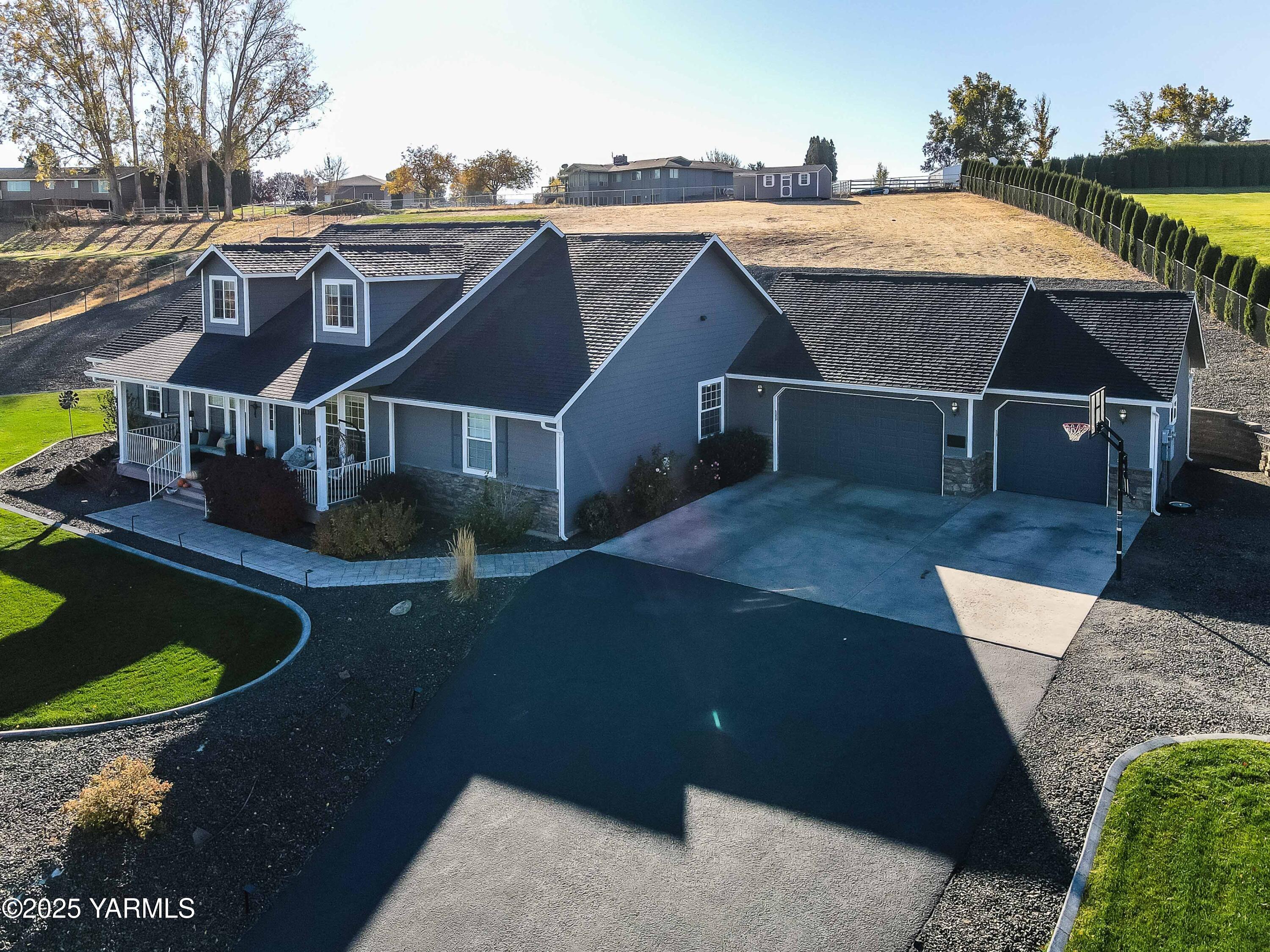 11300 Flintstone Road Yakima, WA 98908 - Photo 4 of 35 Attached Garage