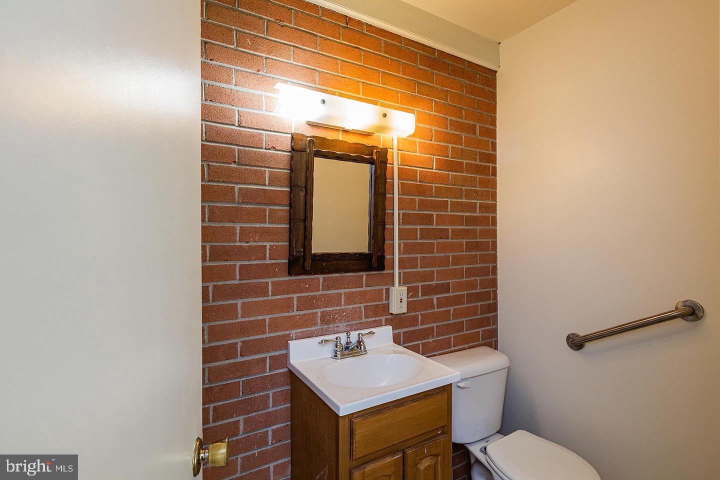 130 Delp Road Lancaster, PA 17601 - Photo 20 of 49 1st full bathroom on the first floor off of the LR