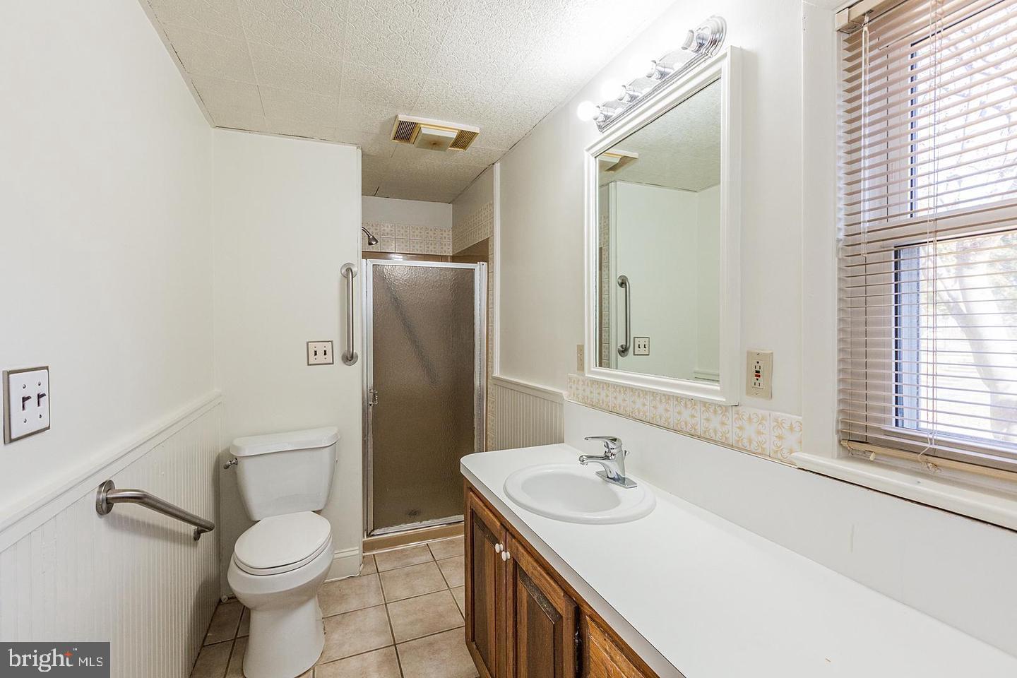 130 Delp Road Lancaster, PA 17601 - Photo 25 of 49 2nd Main floor full bathroom
