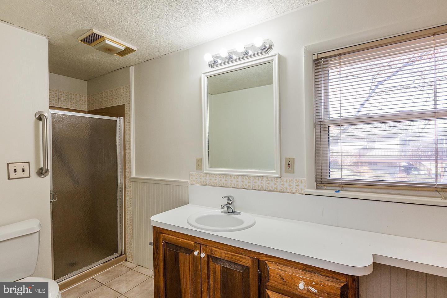 130 Delp Road Lancaster, PA 17601 - Photo 26 of 49 2nd main floor full bathroom