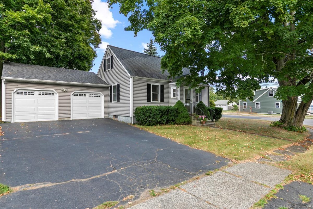 83 Underhill Road Milford, CT 06460 - Photo 2 of 40