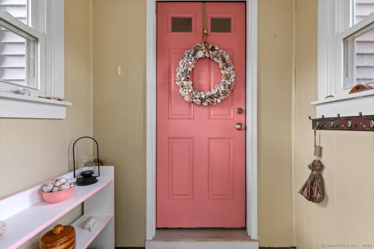 83 Underhill Road Milford, CT 06460 - Photo 4 of 40