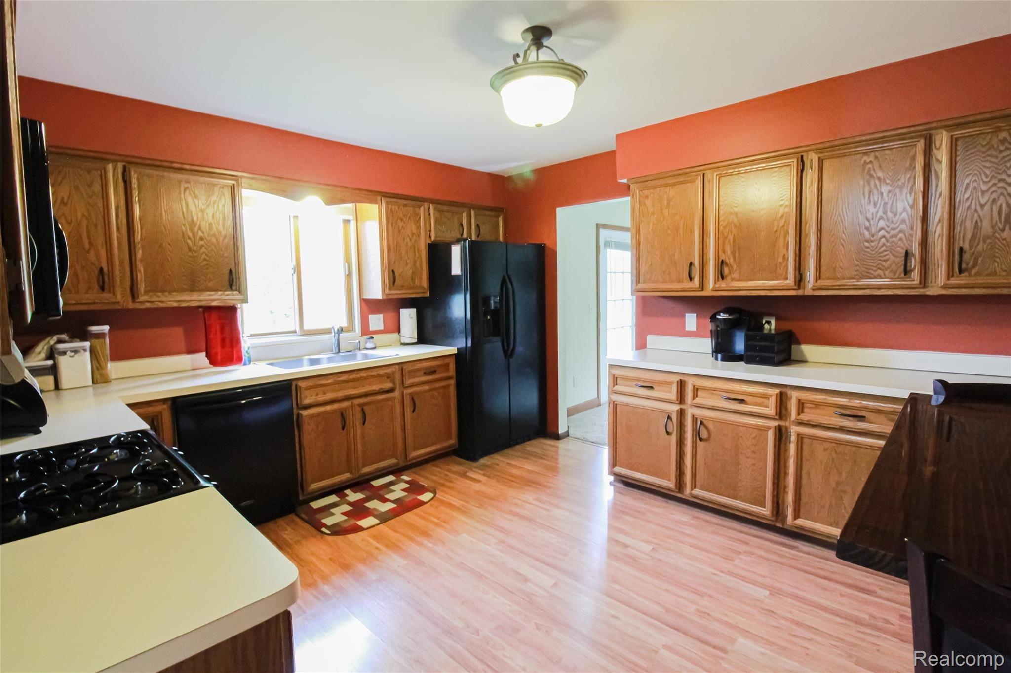 734 Kentucky Drive Rochester, MI 48307 - Photo 15 of 55 B931F7F3-B328-4289-B44A-BD08CCFF8A0B.jpeg